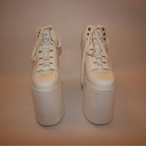 Y.R.U.
Qozmo Sky Hi Platform Sneakers